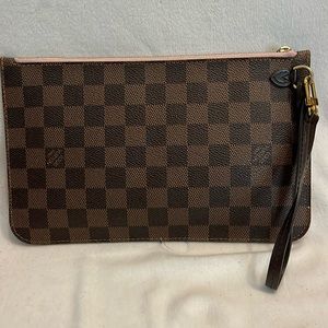 Louis Vuitton ebene wristlet clutch in good condition